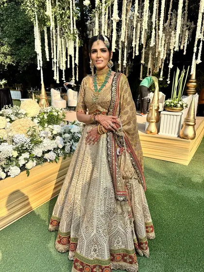 Serving goals and happy tears. The mother of the groom looks absolutely regal for the Anand Karaj ceremony, with a soft glam look that is both elegant and celebratory.
