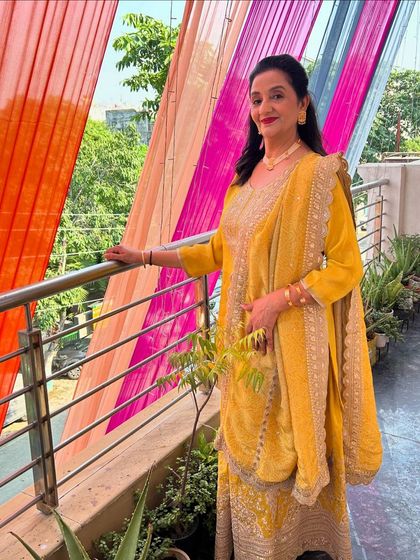 A beautiful outdoor shot. The makeup looks natural even in bright daylight.