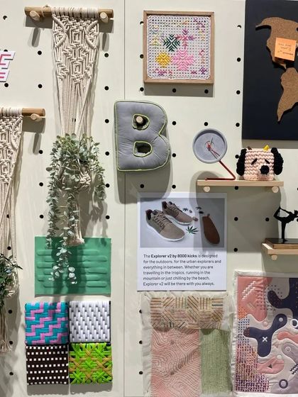 A material board for the 'Solo Commerce' trend, showcasing our design process. The collection of handcrafted items, plants, and travel-related objects speaks to the versatile and location-independent lifestyle of modern entrepreneurs.