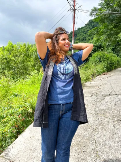 Another shot of my comfortable travel outfit. Practical layers are key for changing weather when you're exploring the outdoors.