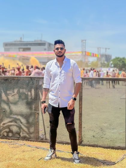 High-Energy Holi Parties photo 4