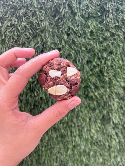 Our Chocolate, Almond & Oat cookie is a perfect guilt-free snack. It's gluten-free, contains no refined sugar, and is loaded with wholesome ingredients to fix your sugar cravings.