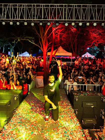 Taking a moment to connect with the thousands of students at the JNC Artemis festival. The energy from this crowd was unbelievable.