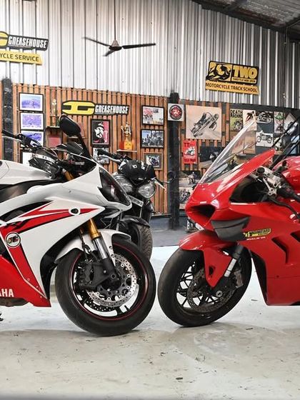 Japanese precision or Italian passion? A Yamaha R1 faces off with a Ducati Panigale V4 in the garage. Which side are you on?