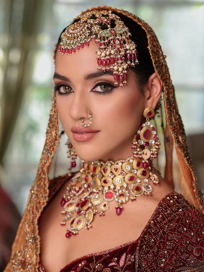 Another beautiful angle, showcasing the passa and the way the makeup complements the traditional jewelry.