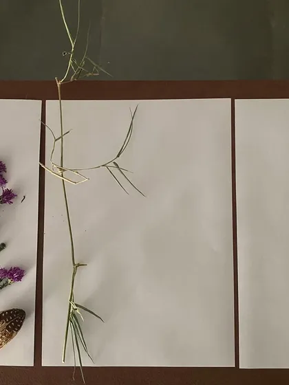 A minimalist arrangement with bamboo, created by a visitor.