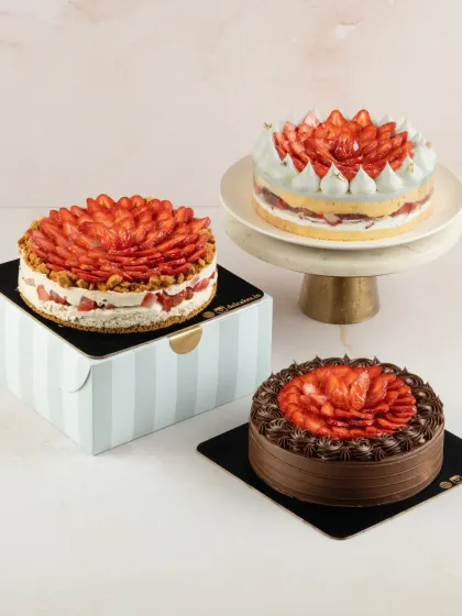 How do you like your strawberries? Here are three of our bestsellers: the Strawberry Biscoff Cheesecake, the classic Chocolate Strawberry, and the light Strawberry Tres Leches.