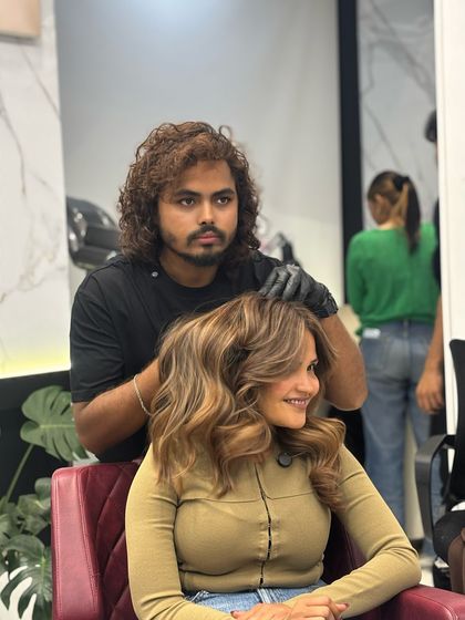 A gorgeous beach ash brown color. This look combines the coolness of ash with the natural feel of a sun-kissed brown.