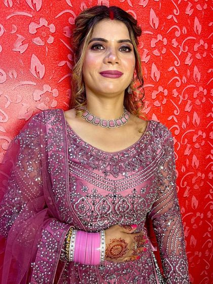 This client is looking magnificent in a fully embroidered mauve lehenga. The tone-on-tone work is very elegant and perfect for a reception.
