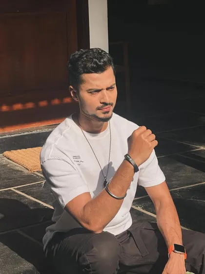 Soaking up the sun in a simple white t-shirt and black pants. A classic, cool look for any day.