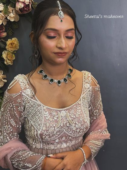 A close up of this soft glam makeup look. The pink eyeshadow and glowing skin create a radiant and elegant effect, perfect for an evening function.