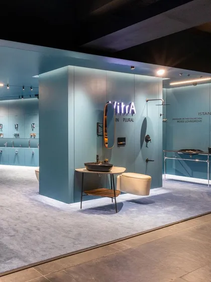 A look at the "Istanbul" collection display, where unique product shapes are given ample space to stand out, supported by minimalist stands and tables.