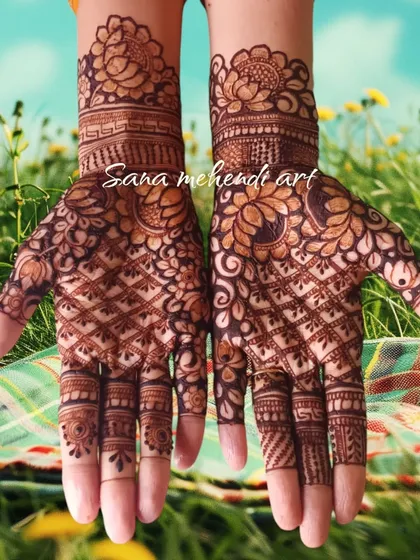 This Teej festival design features a dense diamond-shaped jaal pattern on the palms, topped with a floral cuff. It's a classic and very popular style.