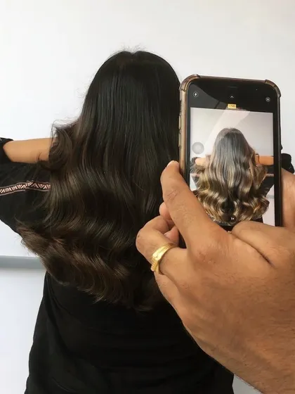 We teach our students to be proud of their work. This behind-the-scenes shot captures the final result of a balayage service, ready to be showcased in a professional portfolio.