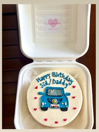 A custom bento cake for a car lover, featuring a hand-drawn Škoda. We love the challenge of fitting detailed illustrations into such a small space.