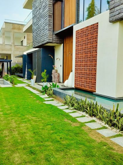 Lush Farmhouse & Villa Landscapes photo 23