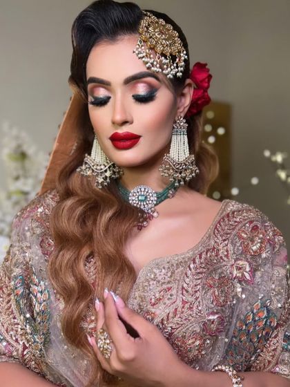 A closer look at the advanced bridal makeup. The precision in the eye makeup and the flawless base are key to creating such a high-impact, glamorous Nikkah look.