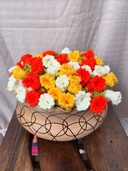 A creative way to display your bouquet blanket. When you're not using it, you can place the rolled up 'Valley of Lily' blanket in a vase to brighten up any corner.