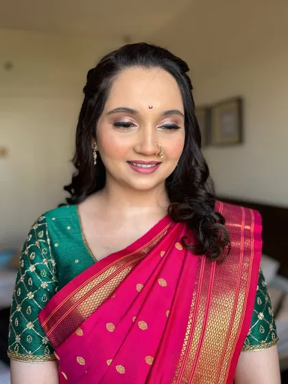 Here you can see the soft, shimmery eyeshadow that brightens her eyes, paired with a natural lip color.