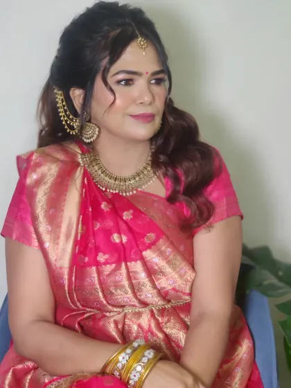 Another angle of Swati's Gujarati look. The makeup is kept fresh and radiant to balance the richness of the Banarasi saree.