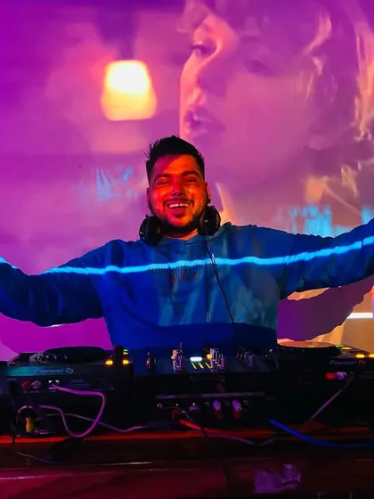 Arms wide open, welcoming the New Year with an amazing crowd. I love bringing people together to celebrate these huge moments with the perfect party soundtrack.