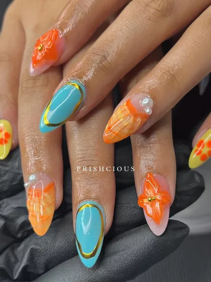 I loved this ocean-themed set so much. It has everything for a perfect vacation: 3D jelly flowers, shell-inspired textures, pearls, and bright, happy colors.