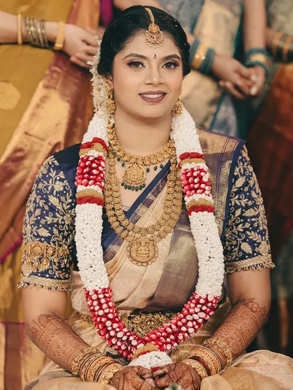My Mangalorean bride Sharana looking effortlessly stunning. We chose soft makeup with natural brown lips and a gajra braid to tie her entire look together with grace.