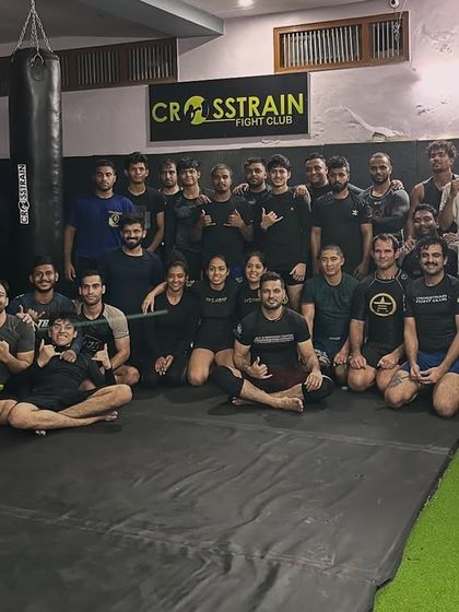 One more for the road. The energy and camaraderie after a great seminar are what this is all about.