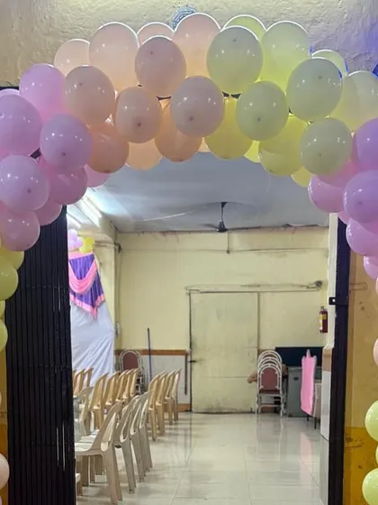 A simple and sweet balloon archway to welcome guests. The soft pastel colors are perfect for a child's birthday party, creating a cheerful and inviting entrance.