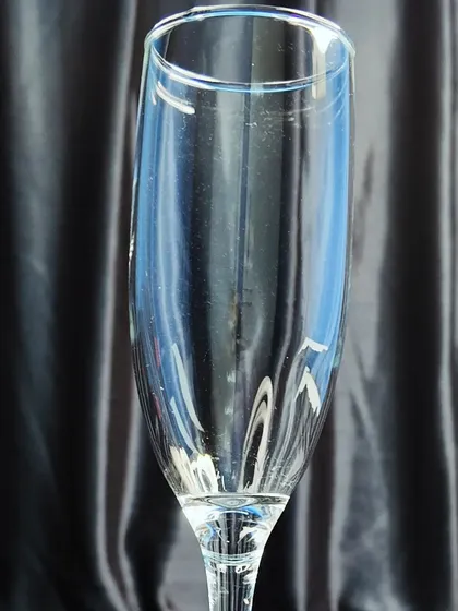 Elegant champagne flutes are available for rent, perfect for toasts at weddings, anniversaries, or corporate celebrations.