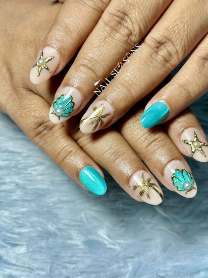 This set is perfect for a luxurious beach vacation.