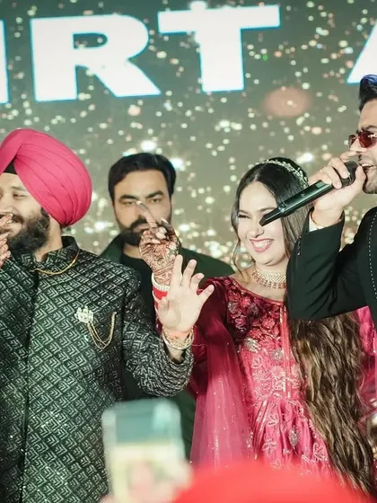 A fun, interactive moment on stage between the couple and performer Mankirt Aulakh.