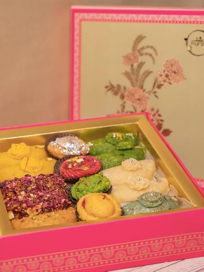 Rangon ka tyohar, mithaas ka izhaar! This box of assorted fusion mithai is perfect for sharing the sweet flavours of Holi with your loved ones.