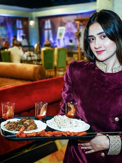 Excellent service is at the heart of everything I do. My professional hostess is ready to welcome your guests with a tray of delicious starters, ensuring everyone feels taken care of from the very beginning.