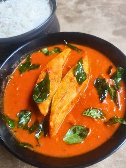 Our Fish Kadhipatta is a taste of home-style magic. Tender fish is cooked in a spicy, tangy curry infused with the unmistakable aroma of crisp curry leaves, served with steamed rice.