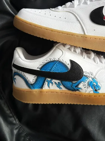 A close-up of the blue dragon artwork.