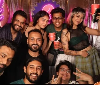 Taking a selfie with the crew at a private birthday party. I love becoming part of the celebration and making memories with you.