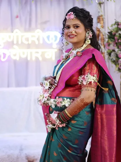 Celebrating the beautiful journey of motherhood with this Dohale Jevan look. The focus was on creating a radiant, joyful glow for the mom-to-be, complete with fresh floral jewelry and a traditional saree.