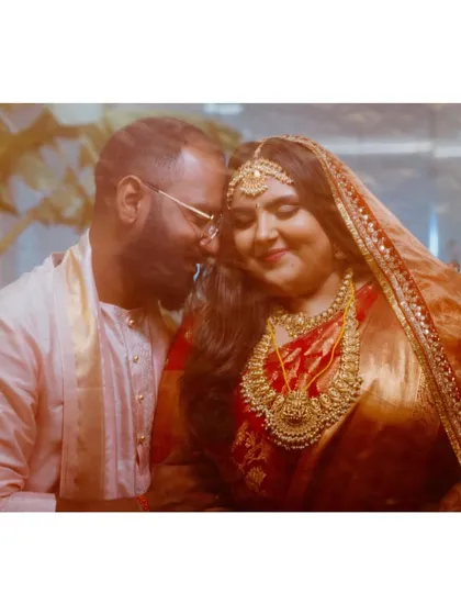 It was an honor to style this gorgeous Mallu wedding. We celebrated the bride's roots with a regal red Kanjeevaram saree, complemented by traditional gold temple jewelry. The groom looked dashing in a custom soft pink silk Mundu, creating a beautiful contrast.