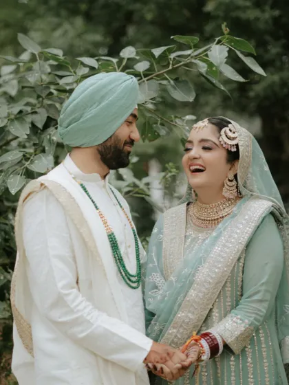 Laughter and love. This candid shot captures the joy of the couple during their Anand Karaj ceremony. Her makeup looks fresh and radiant.