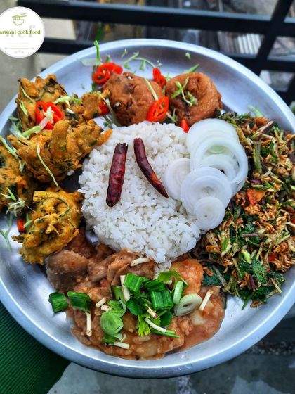 My vegetarian day special. This thali includes aloo chop, crispy fritters (bora), eromba, and a crunchy noodle singju.