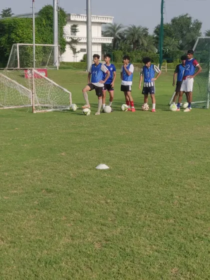 Players waiting for their turn in a shooting drill. Every session is structured to maximize repetitions and ensure every player is actively engaged in their development.