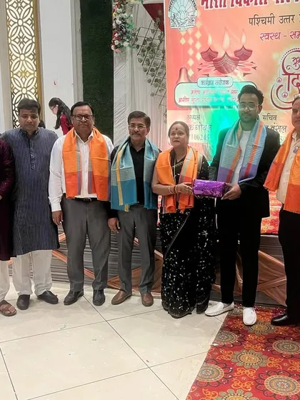 Another group photo with the esteemed members of the Bharat Vikas Parishad.