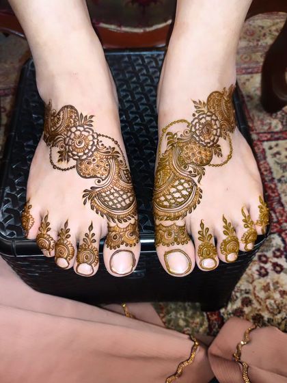 Hajira Mehendi Artist - Mehndi Artist Services Elegant Foot & Leg Mehndi photo 19