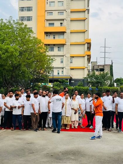 Addressing the large gathering at the Kailash Hospital yoga event before we began our practice.