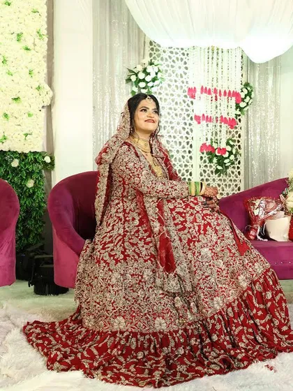 A regal pose from my Nikah bride. The full look, from the flowing lehenga to the perfectly placed dupatta, comes together for a truly royal feel.