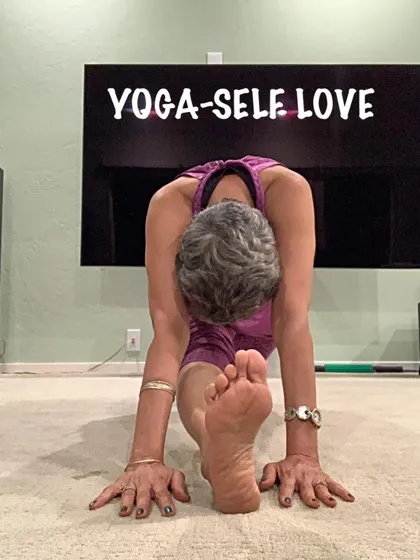 A forward-facing view of a runner's lunge stretch. This pose is excellent for opening the hip flexors and preparing for deeper postures.