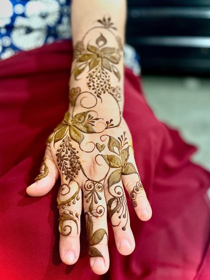 A single hand view of this delicate and pretty floral design.