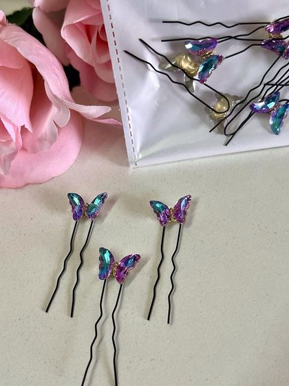 A closer look at these mini butterfly U-pins. They are perfect for adding a playful and delicate touch to your look.