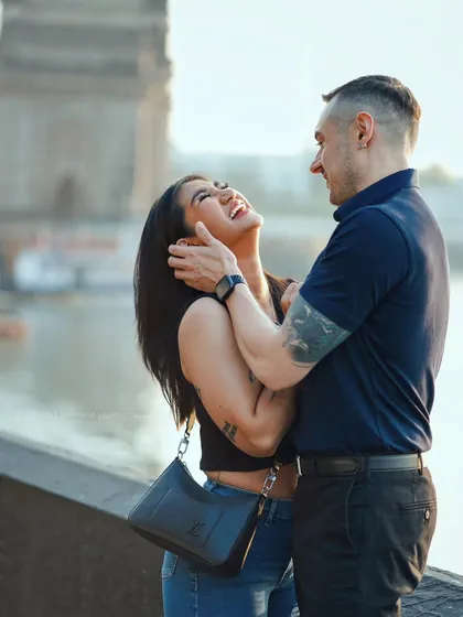 A moment of pure joy and laughter by the Mumbai sea. The genuine happiness in this candid embrace is what I love to capture.